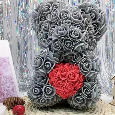 Bacanie Engros - Ursulet decorativ Gri cu inimioara rosie 23cm din trandafiri spuma si cutie cadou cu panglică
