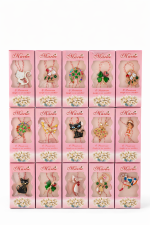 Martisoare - Set 30 Brose Martisor Metalice in Cutie Speciala cu Mesaj, Cadou 1 Martie 11x5 cm