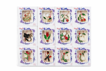 Brosa Martisor - Set 18 brose martisor modele combinate, ambalaj individual, brosa medie, 8.5x8.5cm