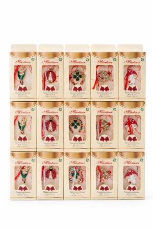 Martisoare - Set 30 Brose Martisor Metalice in Cutie Speciala cu Mesaj, Cadou 1 Martie 10x6 cm