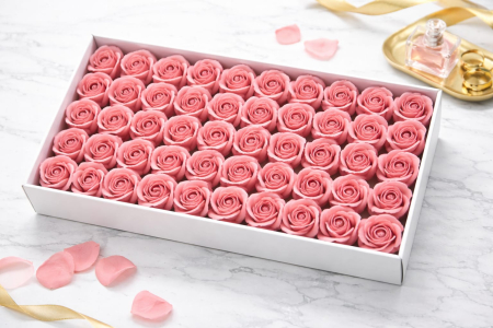 Aranjamente florale - Set 50 Trandafiri de Sapun Parfumati in Cutie Eleganta Cadou 44x23 cm Roz