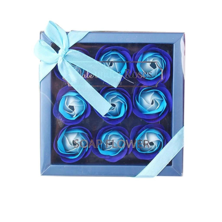 Aranjamente florale - Aranjament trandafiri din sapun albastru si bleu in cutie eleganta cu capac transparent