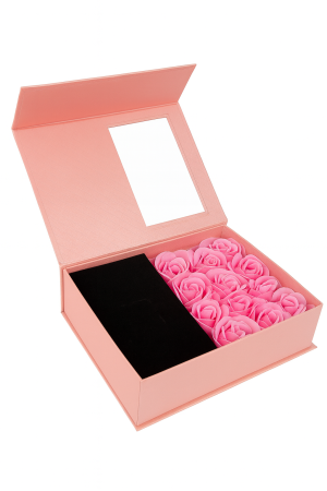 Aranjamente florale - Set cadou cu trandafiri de sapun roz, cutie eleganta cu fereastra + punga cadou inclusa