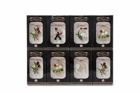 Brosa Martisor - Set 20 brose martisor marime medie, modele variate, ambalaj individual elegant 12x6cm