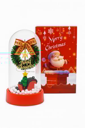 Articole pentru Craciun - Decoratiune Craciun sub glob transparent cu coronita, saniuta si mesaj Merry Christmas – model luminos, 15x9cm