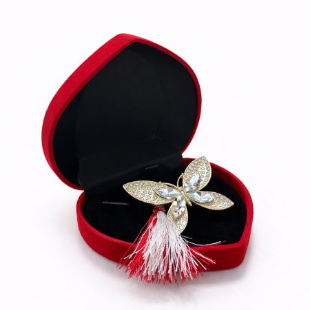Martisoare - Brosa Fluture Martisor cu Strasuri Argintii in Cutie de Catifea Inimioara