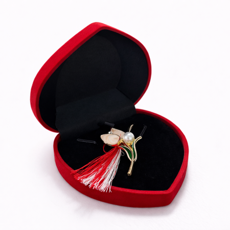 Martisoare - Brosa lalea cu strasuri si perla, martisor elegant Cutie Inimioara