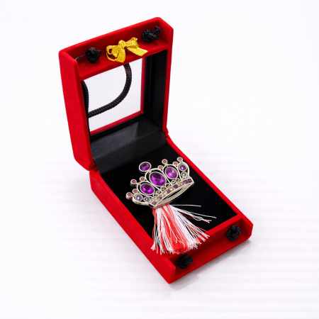 Martisoare - Brosa martisor coroana argintie cu pietre in cutie catifea premium