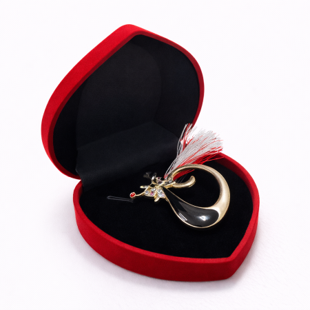 Martisoare - Brosa Martisor Pisica Neagra cu Snur Alb-Rosu, Cutie Inimioara