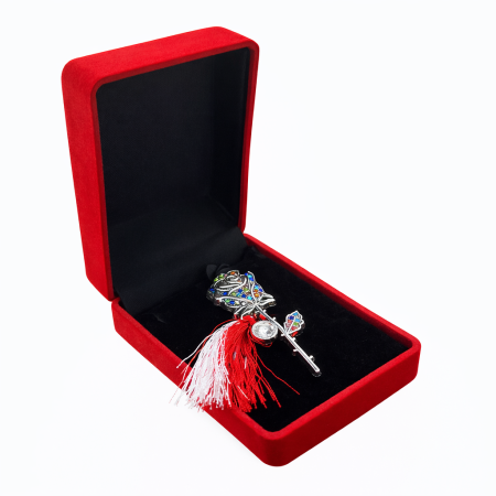 Martisoare - Brosa martisor trandafir argintiu cu strasuri si perla in cutie catifea
