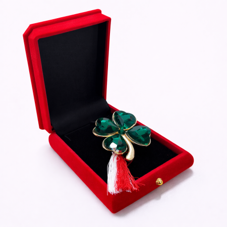 Martisoare - Brosa Martisor Trifoi Verde cu Snur Alb-Rosu Cutie Catifea