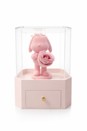 Aranjamente florale - Iepuras cu trandafir in vitrina 22x15x15 cm, 1kg cu sertar bijuterii si punga cadou