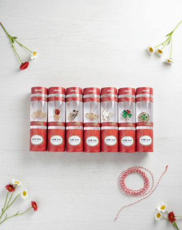 Martisoare - Set 14 Martisoare Elegante, diverse modele, Ambalaj premium rosu