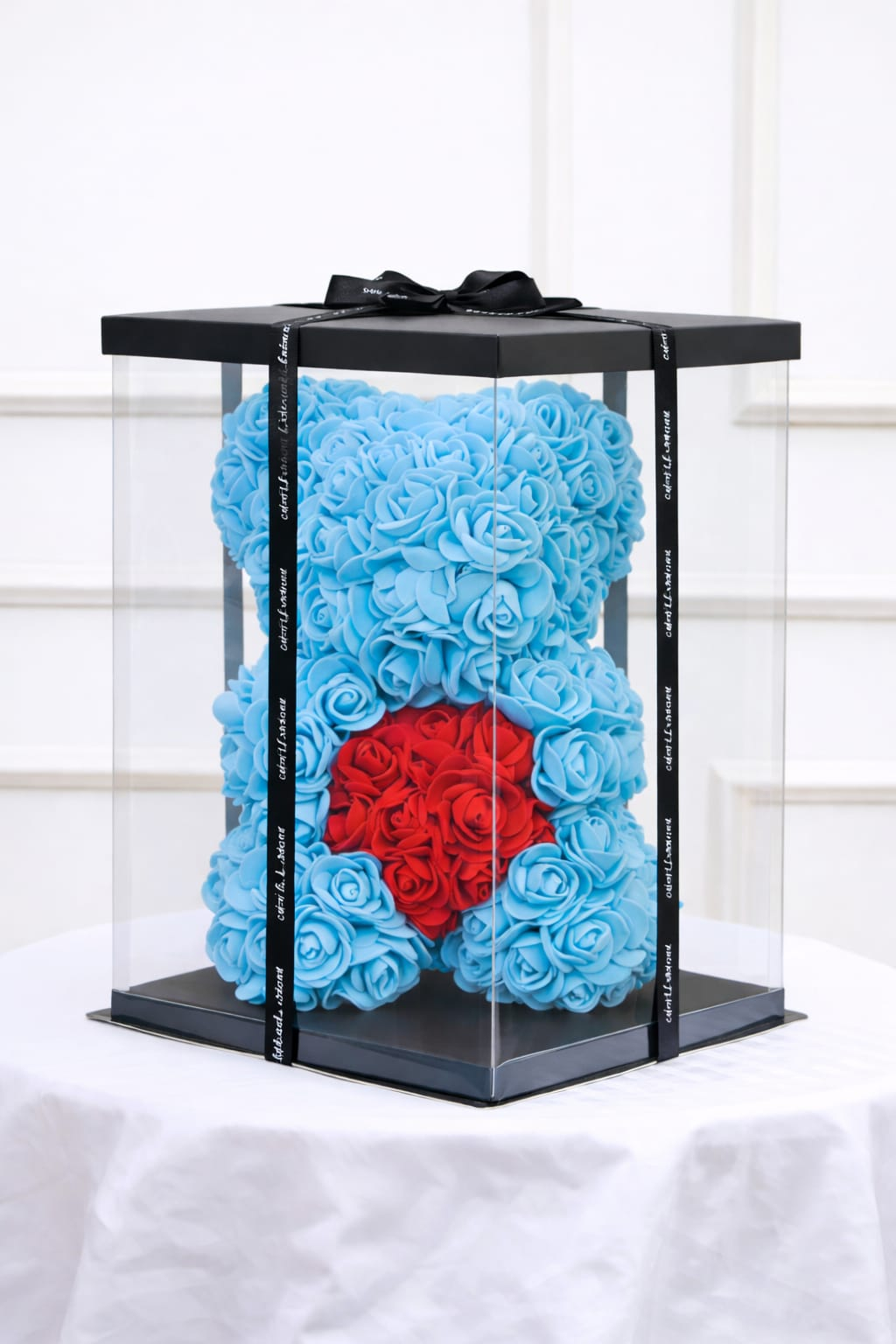 Ursulet decorativ din trandafiri din spuma albastru deschis cu inima rosie in cutie transparenta [1]