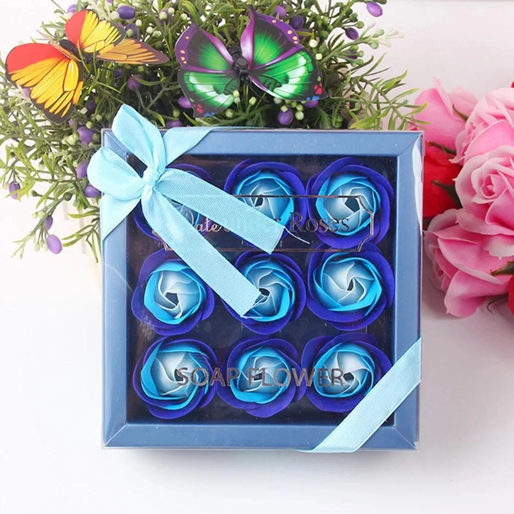 Aranjament trandafiri din sapun albastru si bleu in cutie eleganta cu capac transparent [1]