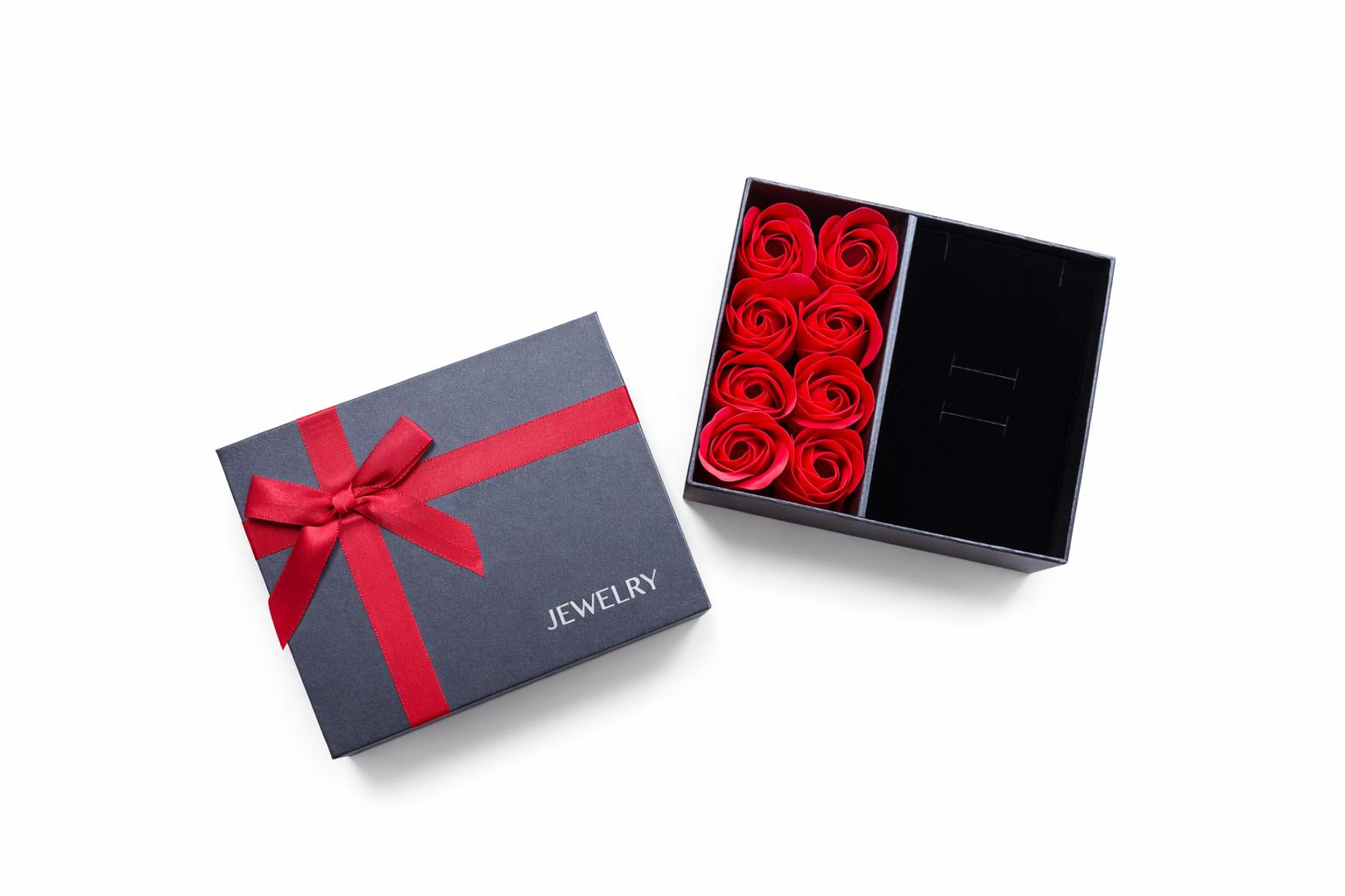 Aranjament trandafiri din sapun in cutie eleganta cu compartiment bijuterii si punga cadou [1]