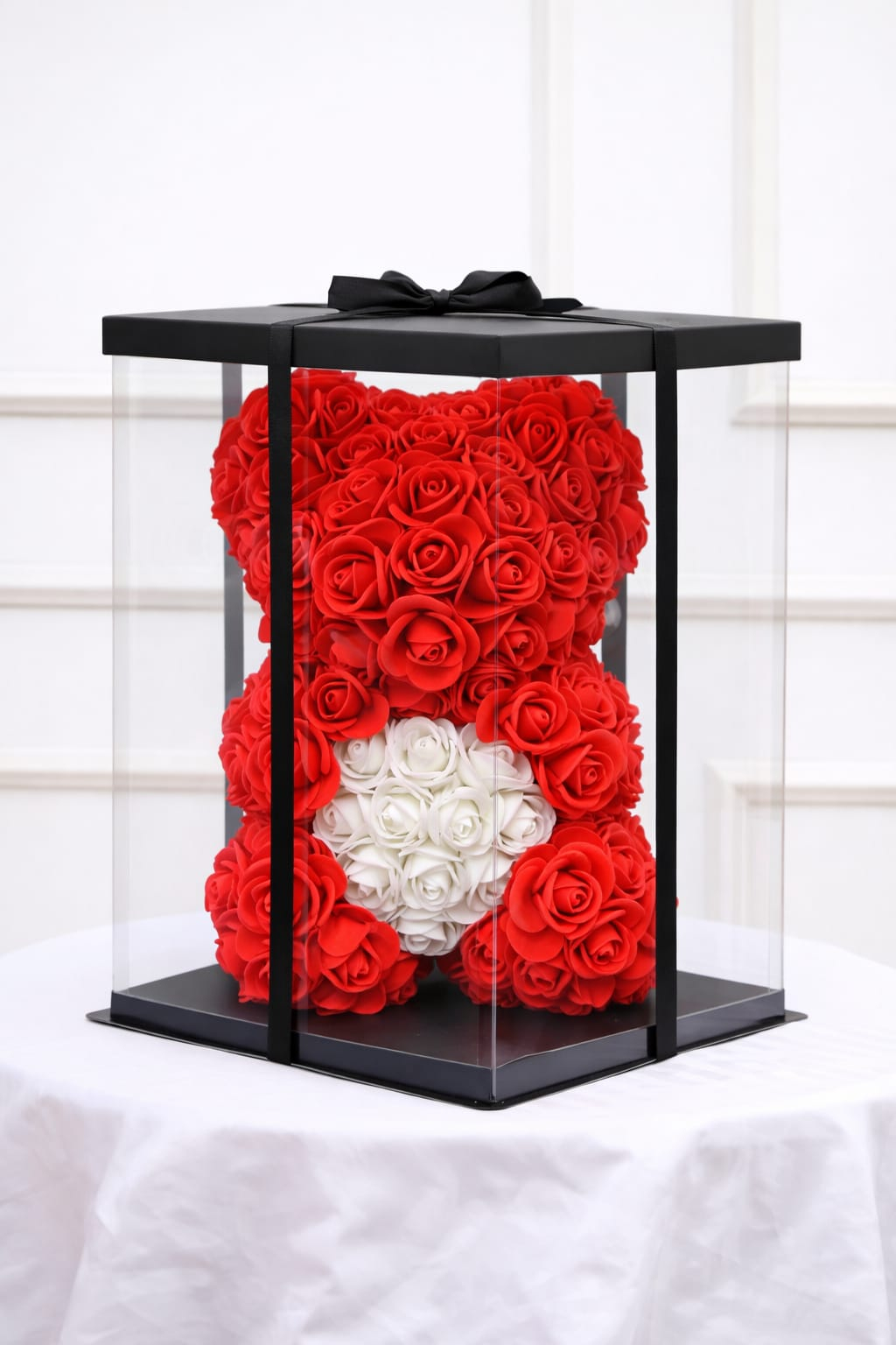 Ursulet decorativ din trandafiri din spuma rosu cu inima alba in cutie transparenta [1]
