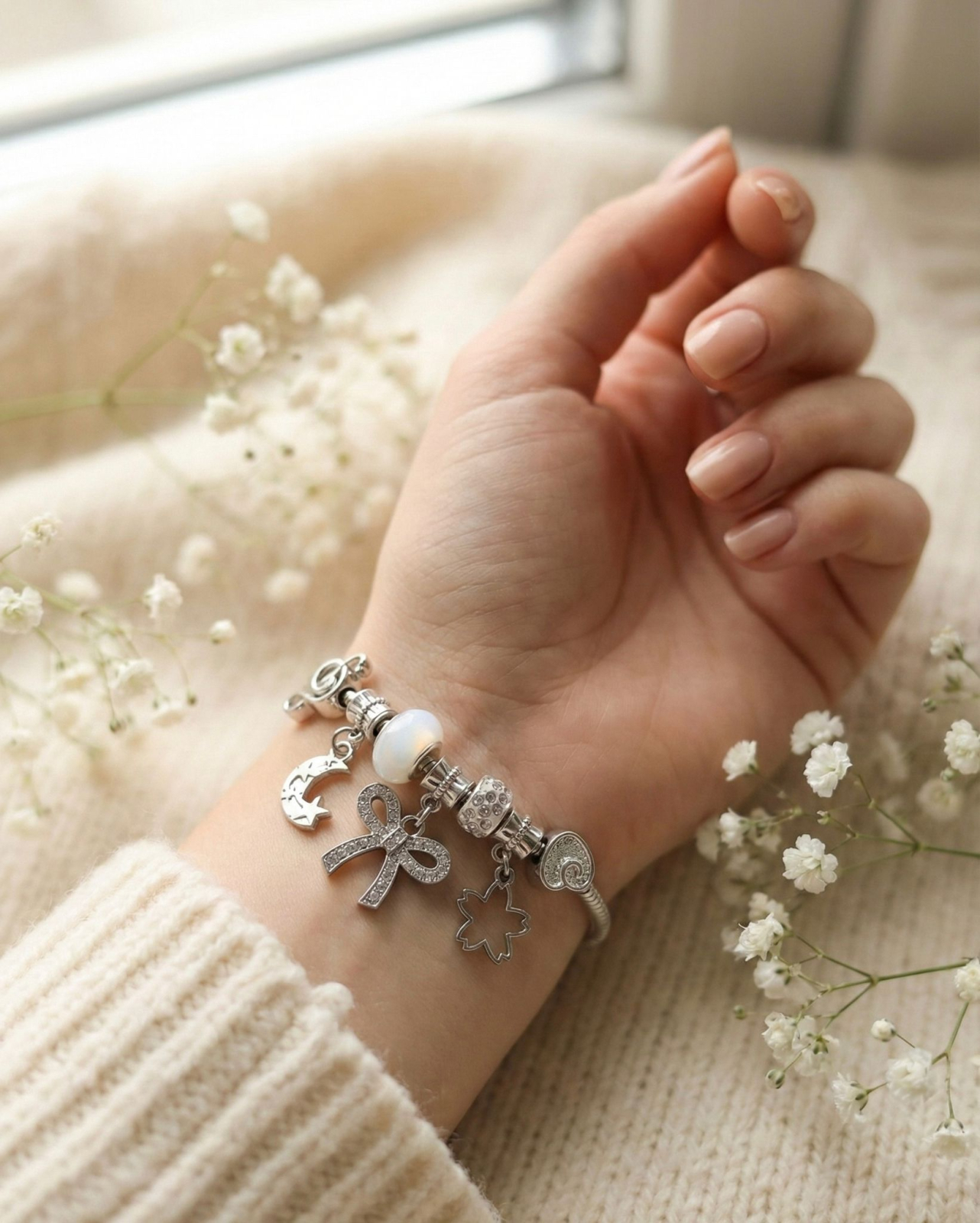 Set 12 bratari martisor icu charmuri decorative ambalaj individual 9.5x8cm [1]