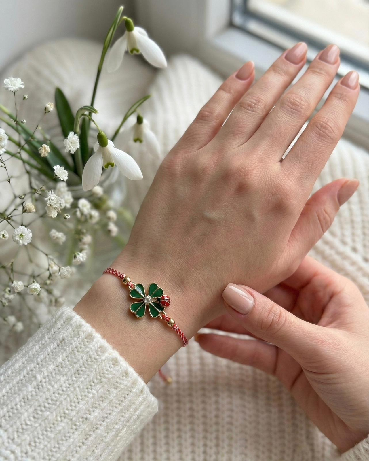 Set 12 bratari martisor cu trifoi verde si buburuza, snur reglabil rosu-alb [2]