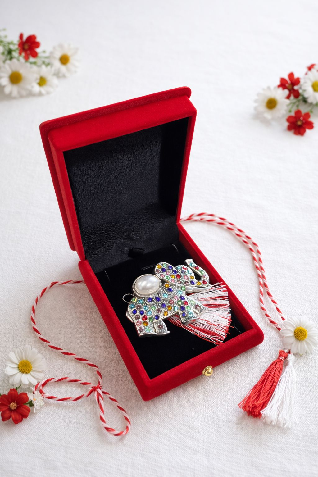 Brosa elefant argintiu cu strasuri si perla in cutie catifea premium, 8.5x6.5cm [1]