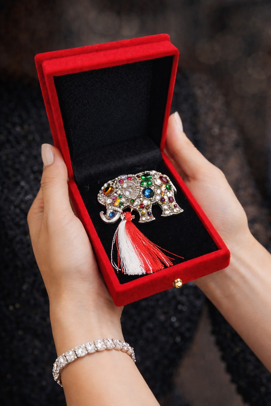 Brosa Elefant Martisor cu Strasuri Multicolore si Perla [2]