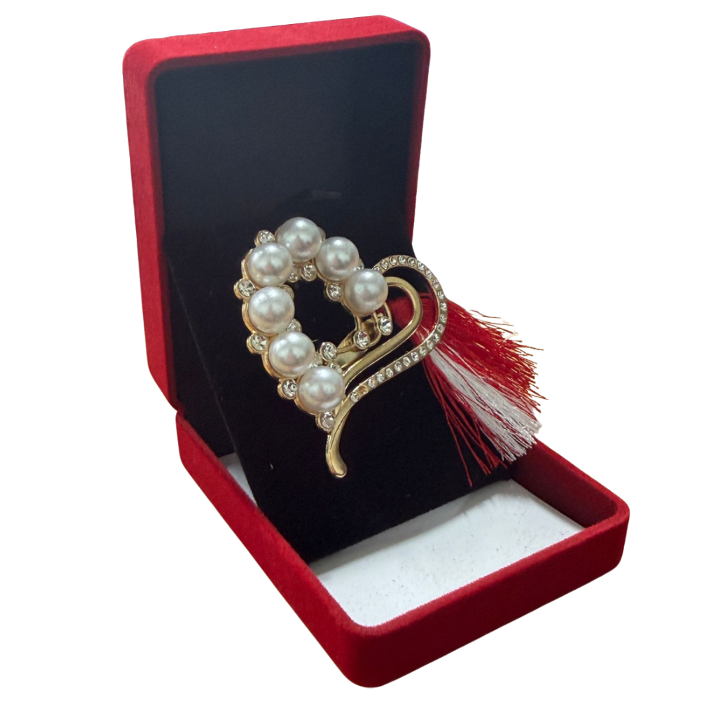Brosa Inima Perle Martisor cu Detalii Aurii si Strasuri si Perle in Cutie de Catifea [1]