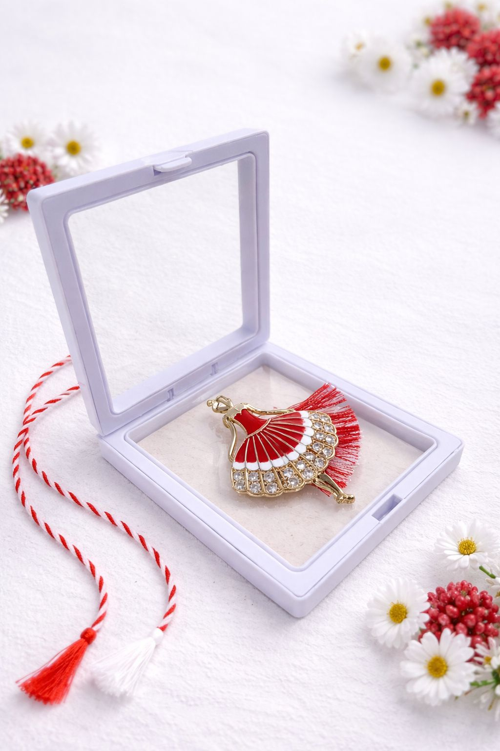 Brosa Martisor 5 cm, Balerina in rochie rosie, in cutie 9x9 cm cu fereastra, cadou 1 Martie [2]