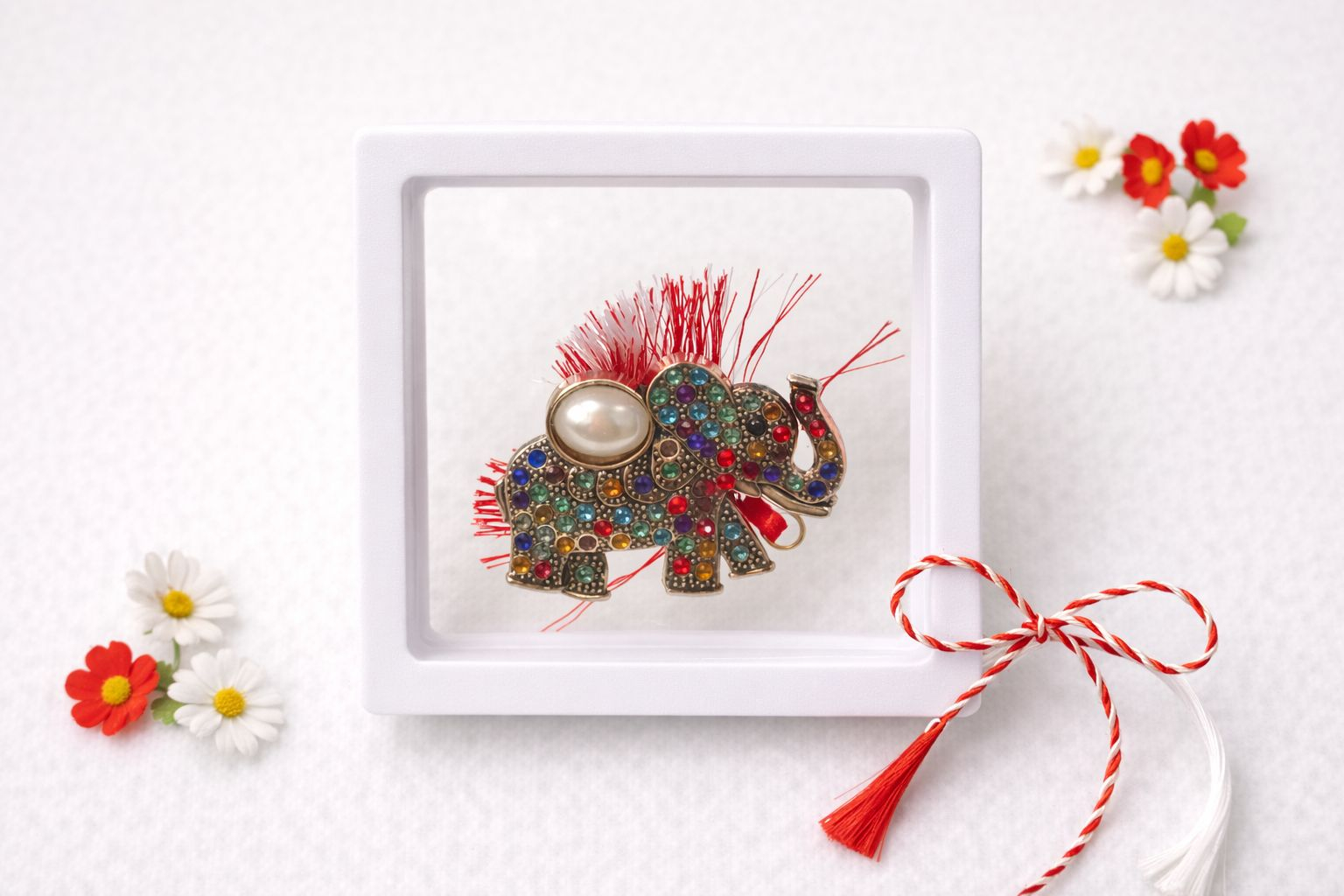 Brosa Martisor 5 cm, elefant multicolor, in cutie 9x9 cm cu fereastra, cadou 1 Martie [1]