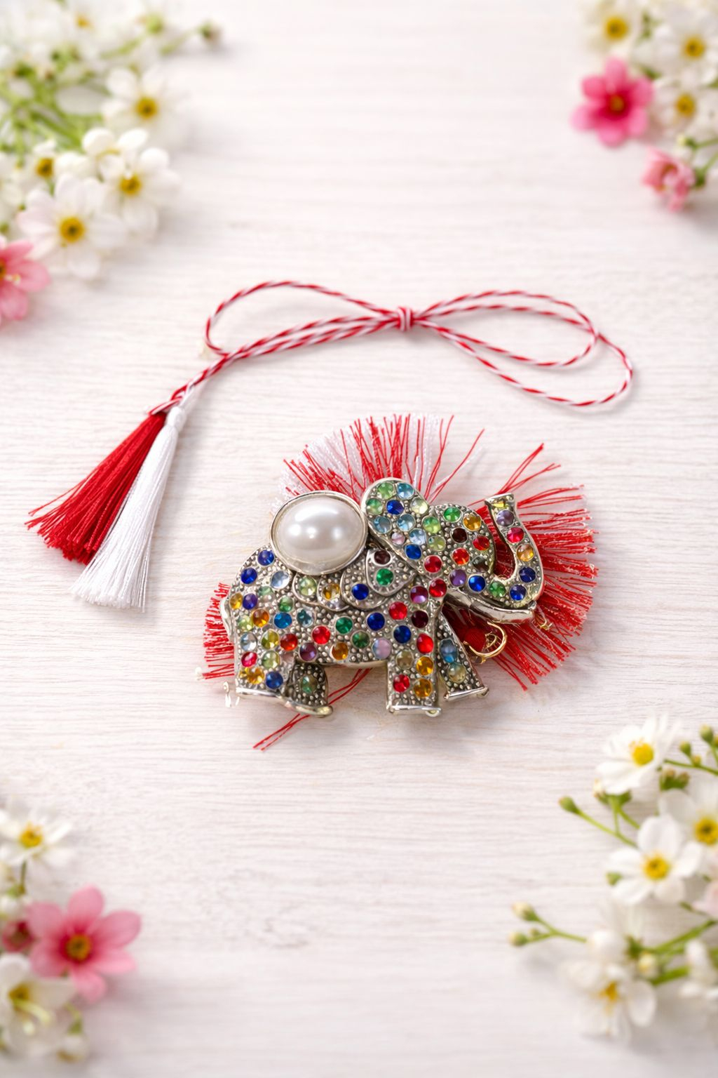 Brosa Martisor 5 cm, elefant multicolor, in cutie 9x9 cm cu fereastra, cadou 1 Martie [2]