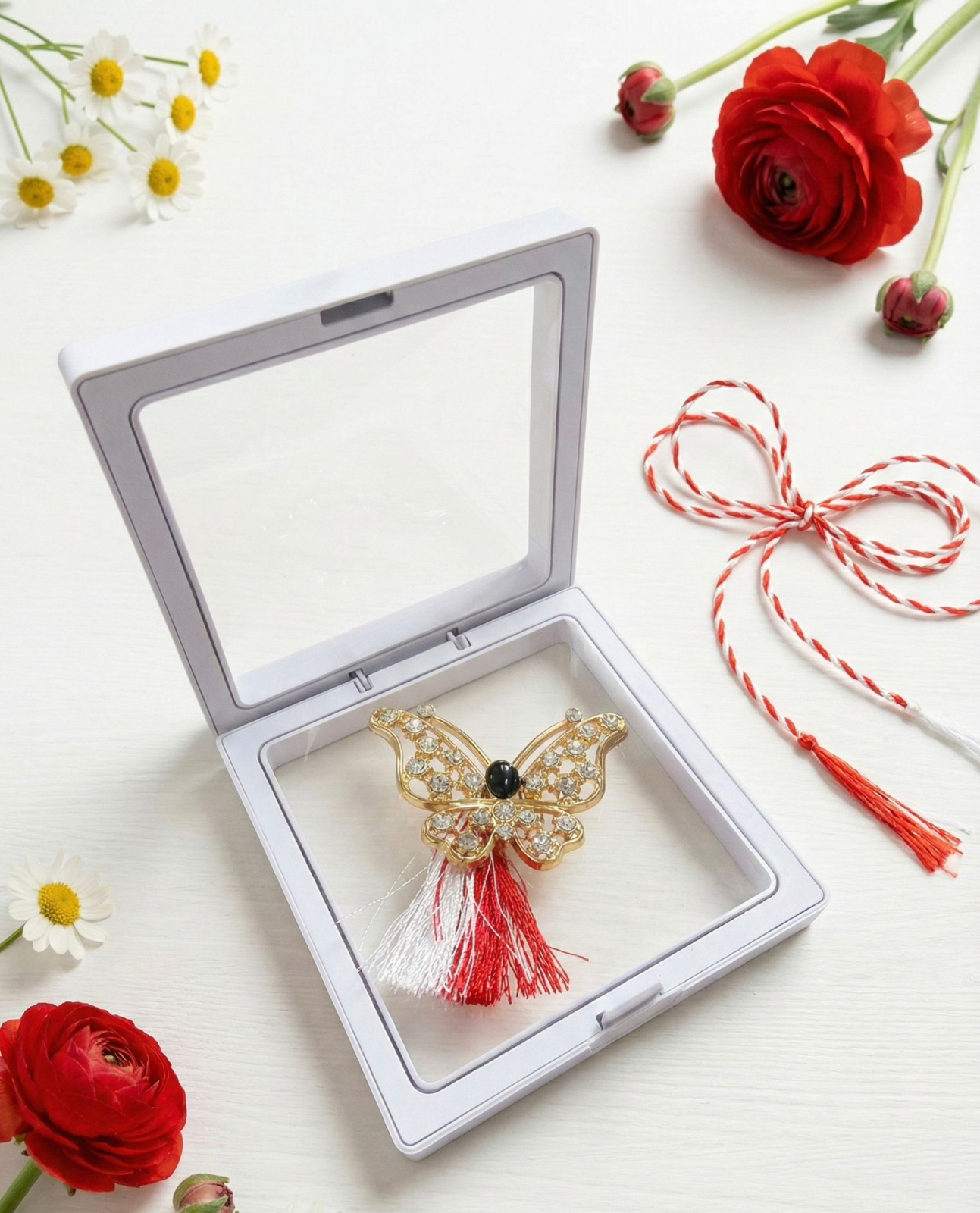 Brosa Martisor 5 cm, Fluture cu cristale, in cutie 9x9 cm cu fereastra, cadou 1 Martie [1]