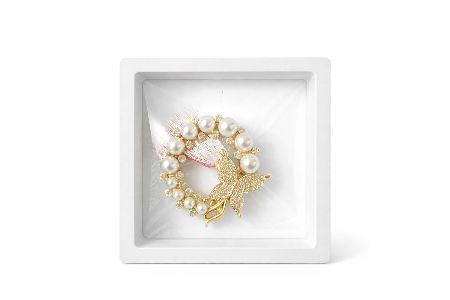 Brosa Martisor 5 cm, Fluture cu cristale si perle, in cutie 9x9 cm cu fereastra, cadou 1 Martie