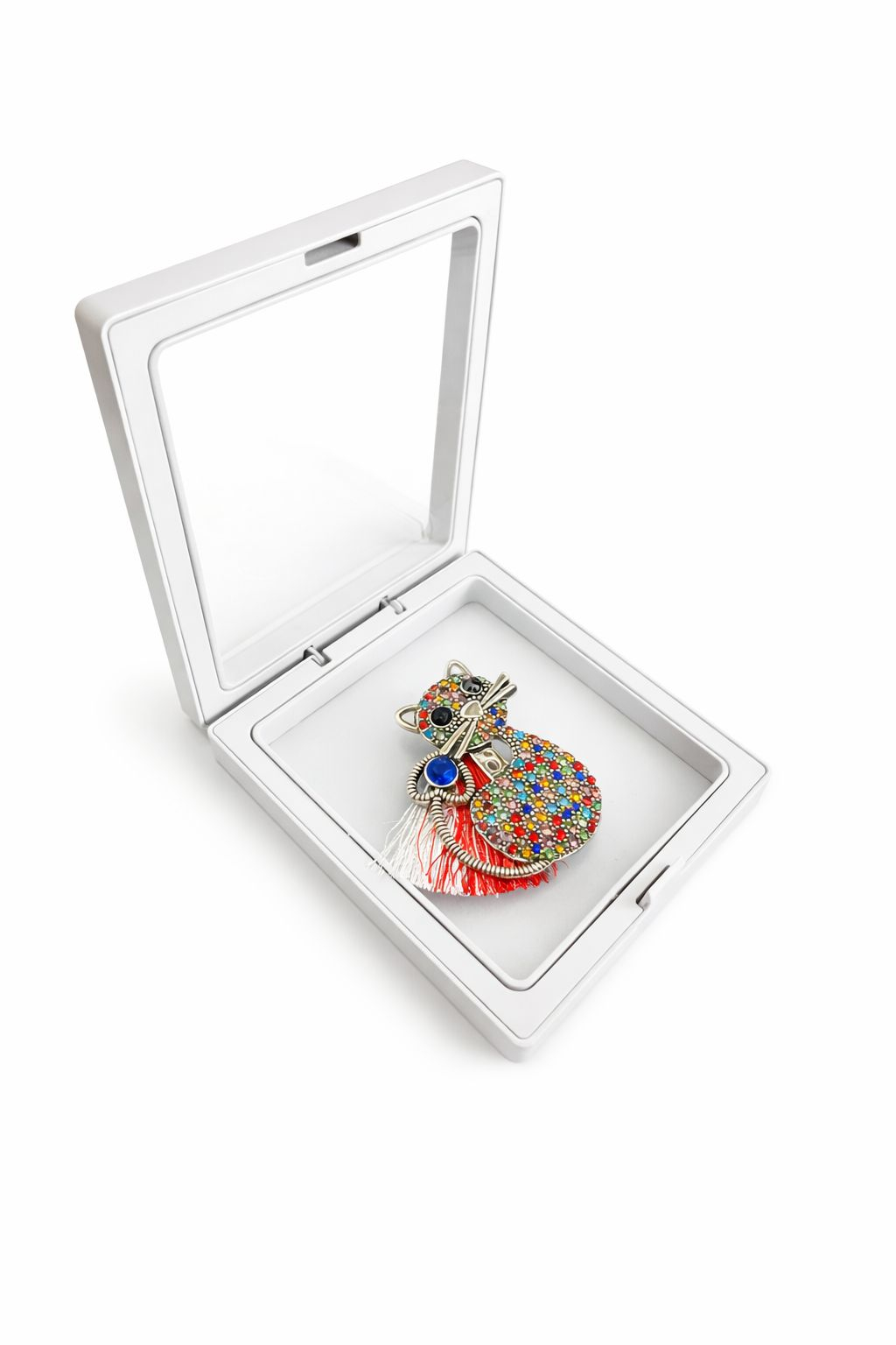 Brosa Martisor 5 cm, Pisica cu cristale, in cutie 9x9 cm cu fereastra, cadou 1 Martie [2]