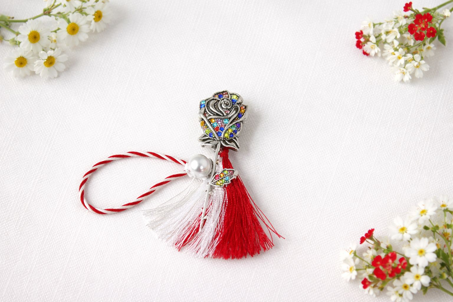 Brosa Martisor 5 cm, Trandafir cu cristale, in cutie 9x9 cm cu fereastra, cadou 1 Martie [2]