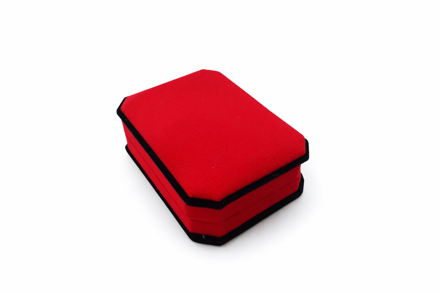 Cutie cadou catifea rosie 7.5x10x3.5 cm cu interior negru, pentru bijuterii sau martisor [3]