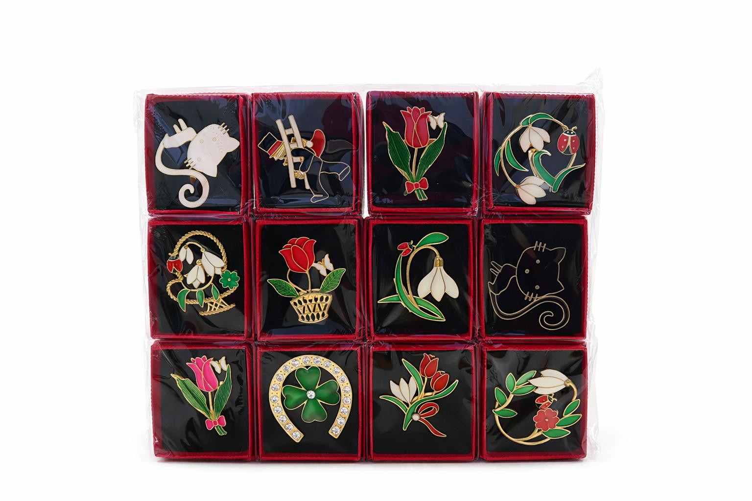 Set 24 martisor in cutiuta rosie 4x6 cm, 18g, model decorativ cu snur, cadou primavara [4]