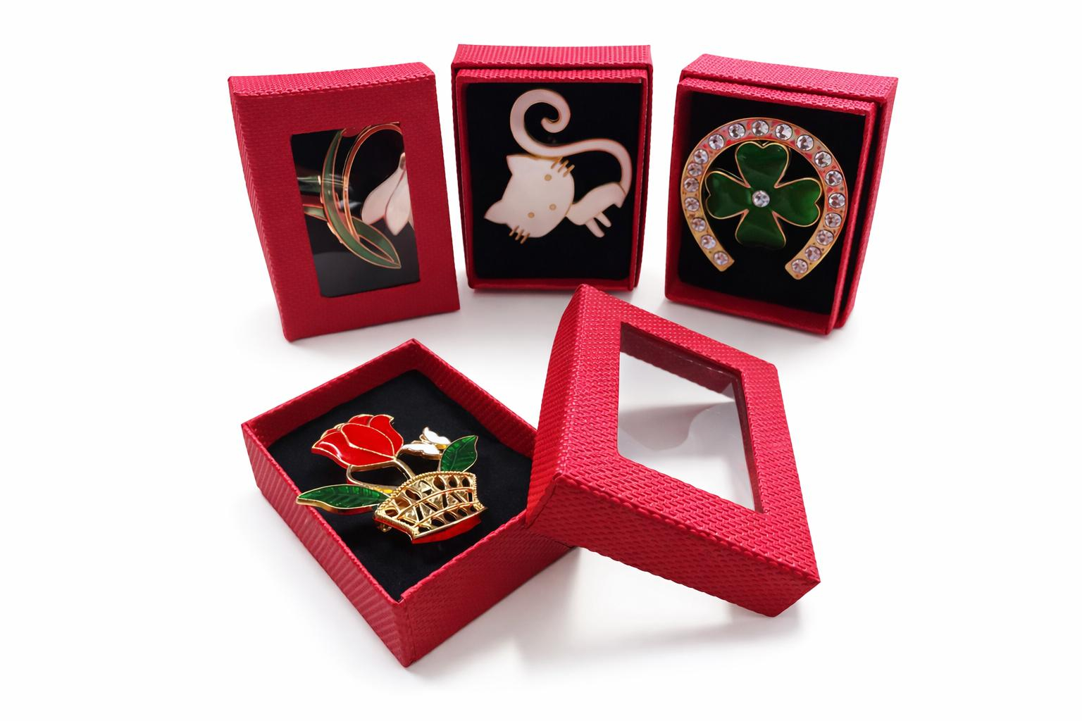 Set 24 martisor in cutiuta rosie 4x6 cm, 18g, model decorativ cu snur, cadou primavara [2]