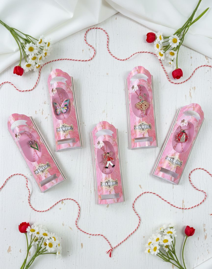 Set 10 Martisoare Elegante, diverse modele, Ambalaj roz