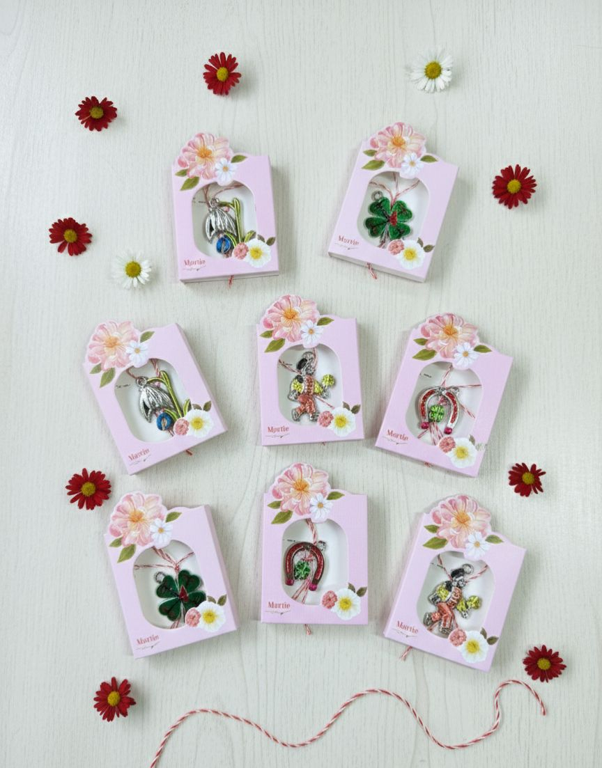 Set 60 Martisoare Elegante, diverse modele, Ambalaj alb cu mov