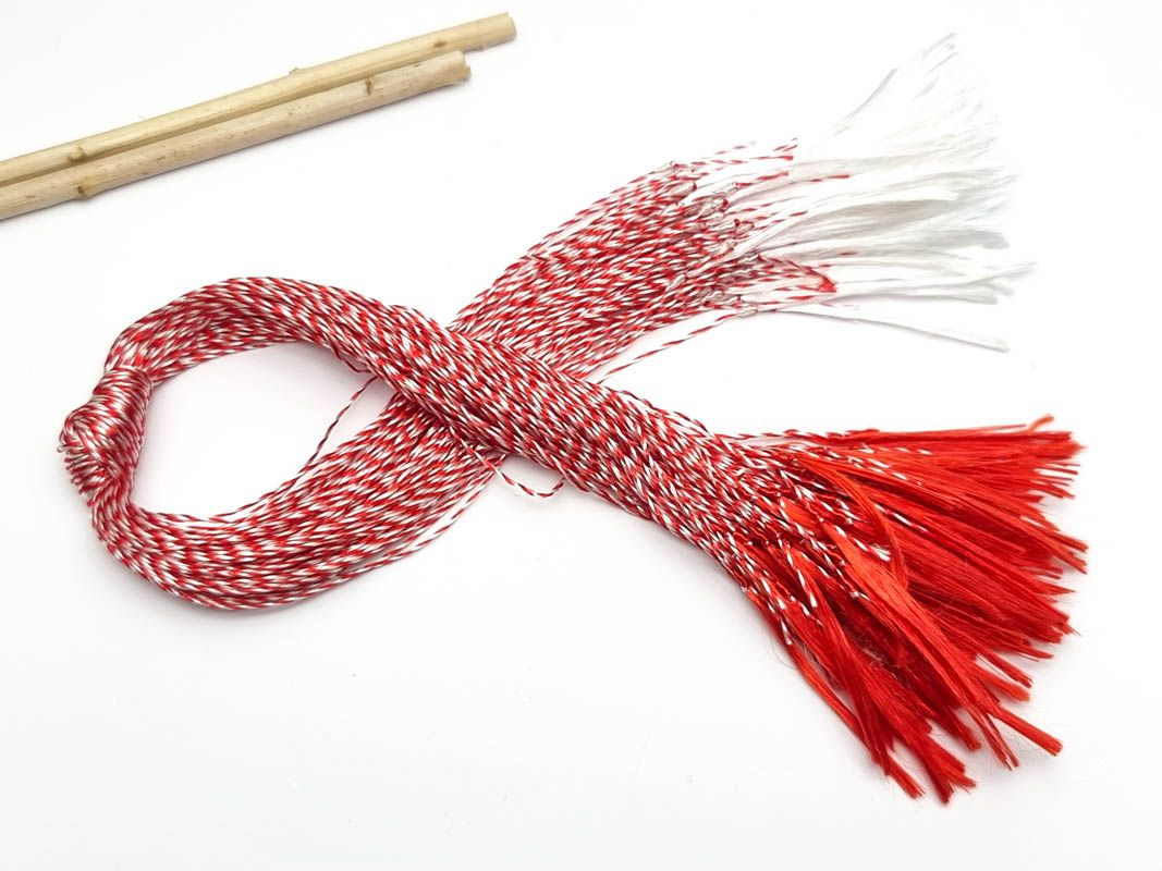 Set 100 snururi martisor rasucite, lungime 40 cm, model traditional alb-rosu [1]