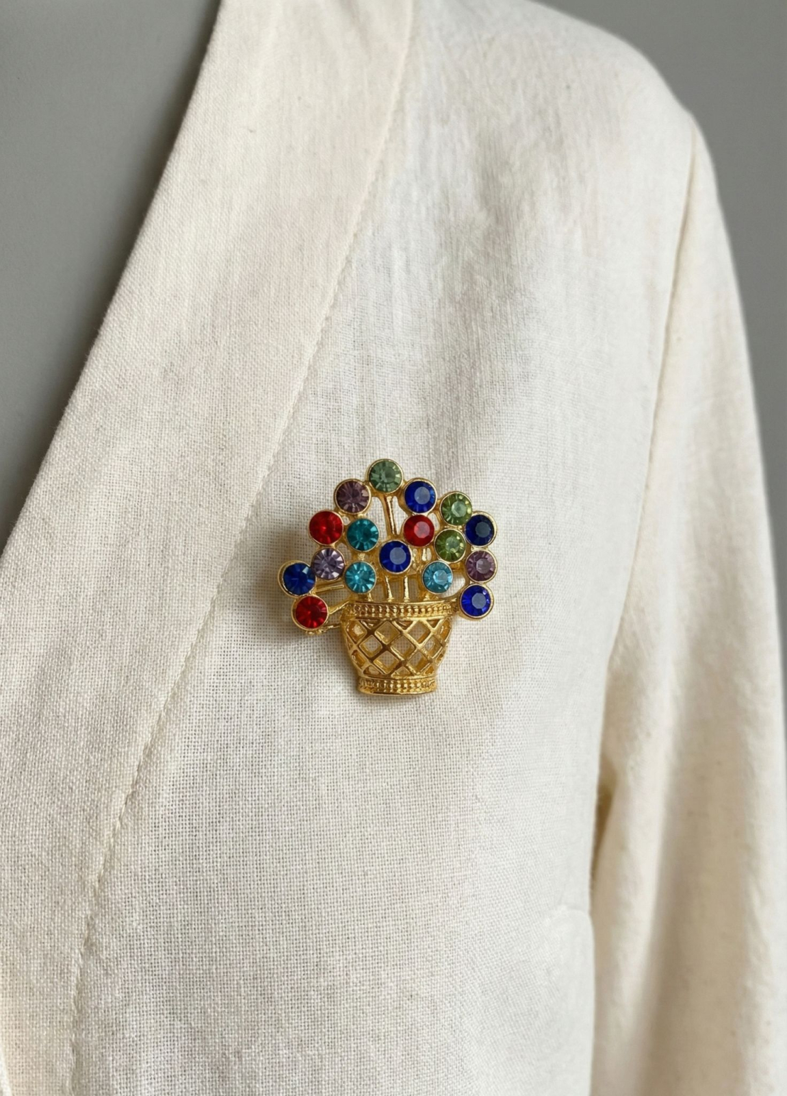 Set 12 brose Martisor pe carton prezentare, 17x10 cm, Cadou 1 Martie, Cos cu flori multicolore [2]