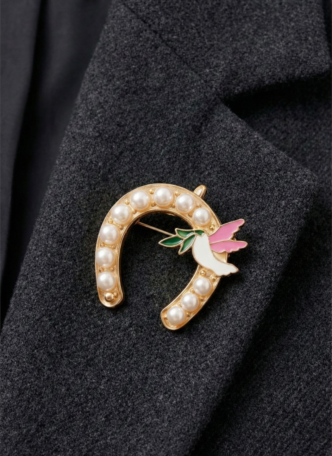 Set 12 brose Martisor pe carton prezentare, 17x10 cm, Cadou 1 Martie, Potcoava cu porumbel [2]