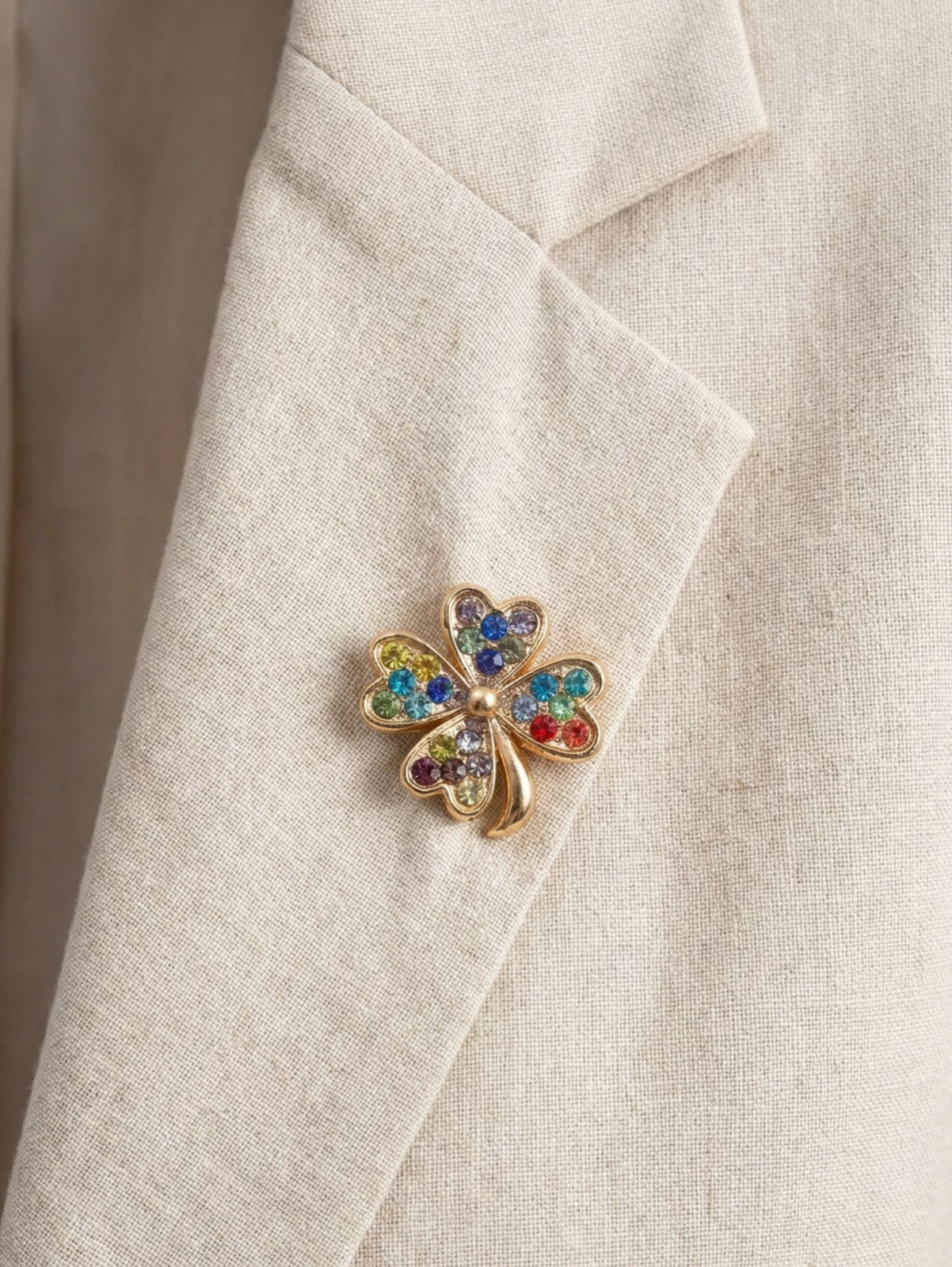 Set 12 brose Martisor pe carton prezentare, 17x10 cm, Cadou 1 Martie, Trifoi cu strasuri multicolor [2]