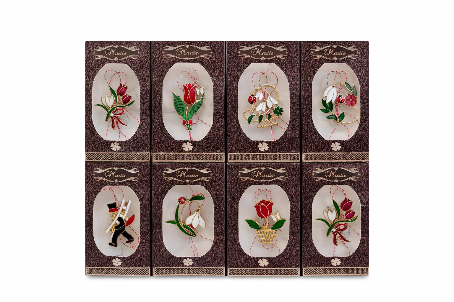 Set 20 brose martisor marime medie, modele variate, ambalaj individual elegant 12x6cm