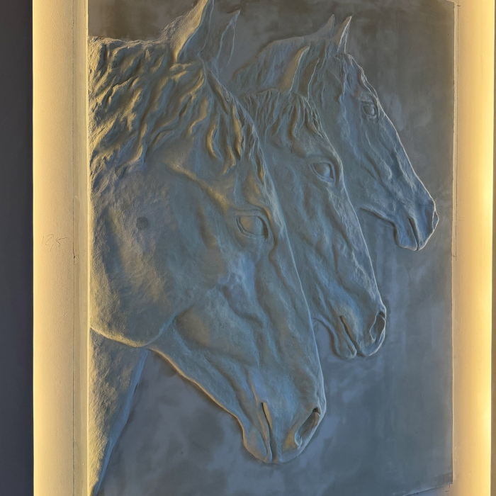 Modelaj in ipsos la comanda realizat manual cu trei cai [7]