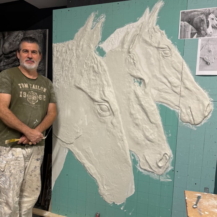 Modelaj in ipsos la comanda realizat manual cu trei cai [3]