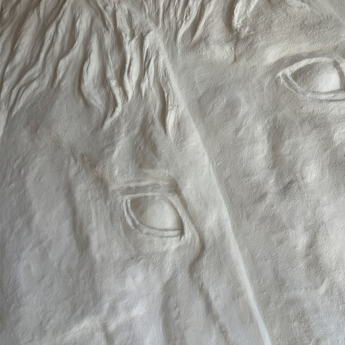 Modelaj in ipsos la comanda realizat manual cu trei cai [6]