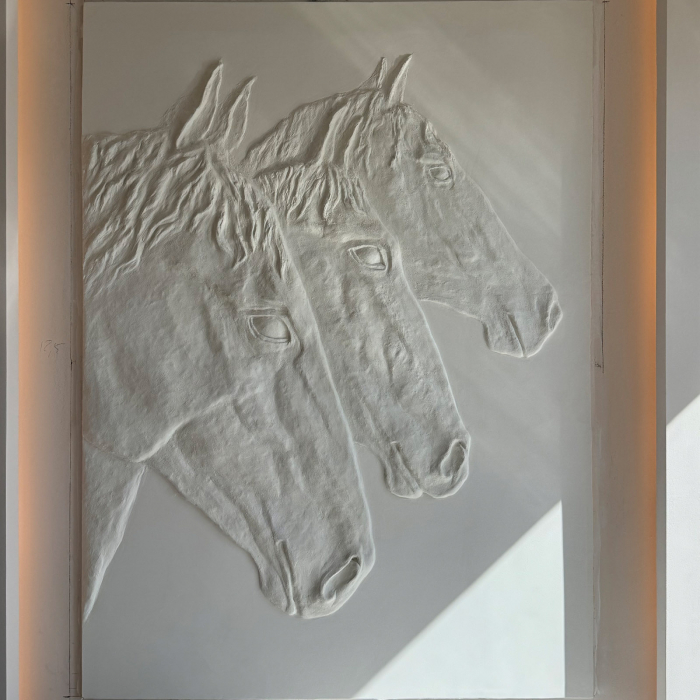 Modelaj in ipsos la comanda realizat manual cu trei cai [8]