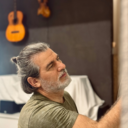 Modelaj in ipsos la comanda realizat manual cu trei cai [4]