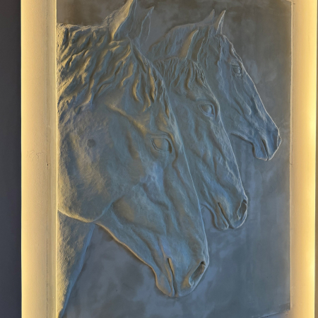 Modelaj in ipsos la comanda realizat manual cu trei cai [6]