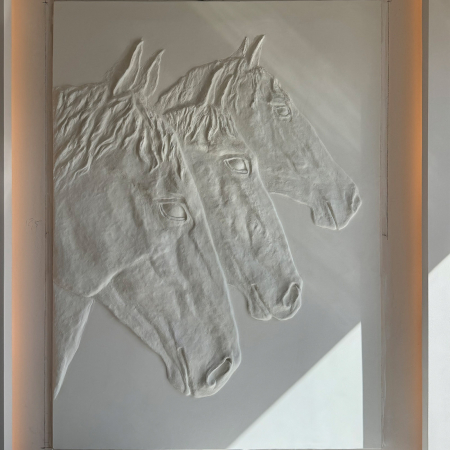 Modelaj in ipsos la comanda realizat manual cu trei cai [7]